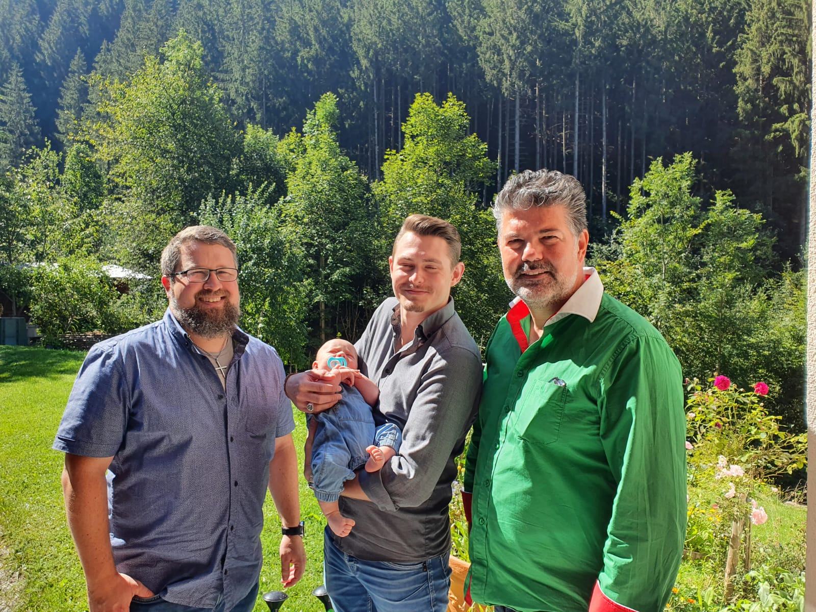 Gratulation Daniel und Evelyn Marschik zur Geburt von Maximilian 23.8. ...